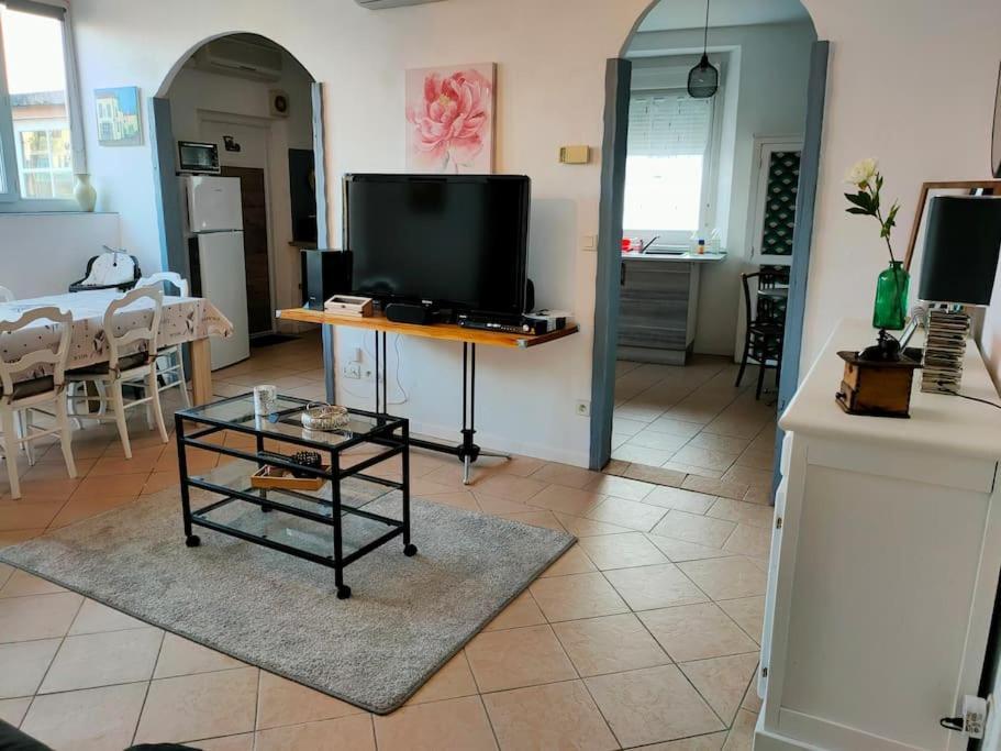 Meuble 3 Etoiles Dans Un Petit Village Du Gers Villecomtal-Sur-Arros Εξωτερικό φωτογραφία